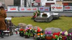 Grób ks. Jerzego Popiełuszki przy kościele św. Stanisława Kostki na warszawskim Żoliborzu. PAP/Piotr Nowak