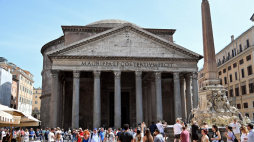 Panteon - okrągła świątynia na Polu Marsowym. Fot. PAP/Marcin Bielecki