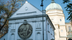 Kaplica św. Barbary w Warszawie obok kościoła św. Apostołów Piotra i Pawła jest jedyną pozostałością Cmentarza Świętokrzyskiego. Fot. PAP/Mateusz Marek 