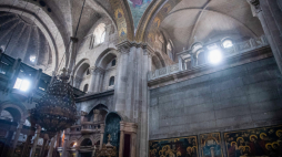 Wnętrze bazyliki Grobu Pańskiego w Jerozolimie. Fot. PAP/Andrzej Lange