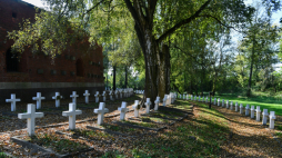 Cmentarz na terenie Rotundy Zamojskiej. Fot. PAP/Wojtek Jargiło 