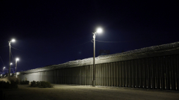 Mur na granicy USA - Meksyk. Fot. PAP/EPA/CAROLINE BREHMAN