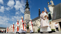 Msza św. na Wałach Jasnogórskich w Częstochowie z okazji Centralnych obchodów Święta NMP Królowej Polski. Fot. PAP/Waldemar Deska