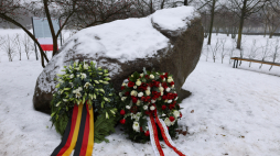 Upamiętnienie polskich ofiar nazizmu i ofiar niemieckiej okupacji i terroru w Polsce w latach 1939-1945 niedaleko Bundestagu w Berlinie. Fot. PAP/Albert Zawada