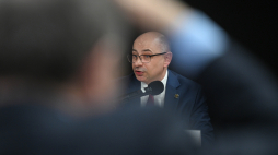 Dr Mateusz Szpytma na przesłuchaniu kandydatów na stanowisko prezesa Instytutu Pamięci Narodowej przez Kolegium IPN. Fot. PAP/Marcin Obara