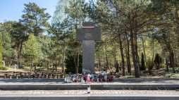 Polski cmentarz w Ostrówkach. Fot. PAP/Vladyslav Musiienko