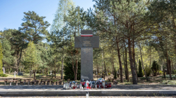 Upamiętnienie ofiar zbrodni UPA w Ostrówkach w obwodzie wołyńskim. Fot. PAP/Vladyslav Musiienko