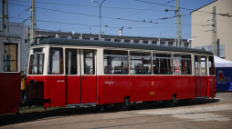 MPK w Krakowie wyremontowało historyczny wagon tramwajowy LOWA znany z ulic Warszawy. Fot. PAP/Łukasz Gągulski