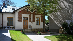 Fabryka Zegarów Wieżowych przy ul. Piłsudskiego w Krośnie. Fot. PAP/Darek Delmanowicz