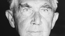 Hermann Höpker-Aschoff (1951). Fot. Bundesarchiv, B 145 Bild-F050215-0005 / CC-BY-SA 3.0, CC BY-SA 3.0 DE <https://creativecommons.org/licenses/by-sa/3.0/de/deed.en>, via Wikimedia Commons