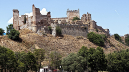 Zamek Escalona. Fot. Jim Anzalone, CC BY-SA 2.0 <https://creativecommons.org/licenses/by-sa/2.0>, via Wikimedia Commons