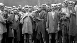 Więźniowie jednego z podobozów KL Mauthausen. /Źródło: de.wikipedia
