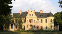 Pałac w Jarnatowie. Źródło: pl.wikipedia/Gorofil