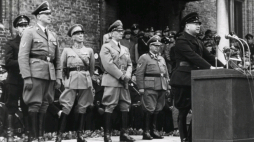 Gen. Hendrik Seyffardt (3 od lewej), 1941 r./Źródło: en.wikipedia