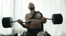 Kadr z filmu „Ciało wojny”. /Materiał prasowy