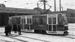Tramwaj typu 105N na zdjęciu z Chorzowa z 1974 r. Fot. PAP/Stanisław Jakubowski