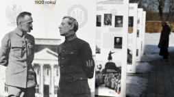Sanok, 24.02.2021. Wystawa poświęcona Józefowi Piłsudskiemu i Symonowi Petlurze przed Muzeum Historycznym w Sanoku, 24 bm. (dd/awol) PAP/Darek Delmanowicz