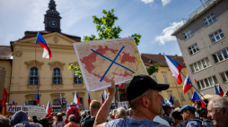 Protest przeciwko Kongresowi Niemców Sudeckich w Brnie, Czechy, 24 maja 2026 r. Fot. EPA/MARTIN DIVISEK Źródło: PAP/EPA.