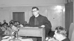 Poznań, 8.10.1956 r. Sąd Wojewódzki. Jeden z procesów pokazowych po protestach czerwcowych w Poznaniu (poznański czerwiec). Fot. AP/Wojciech Kondracki