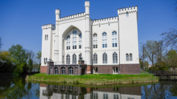 Zamek w Kórniku - siedziba muzeum i Biblioteki Kórnickiej PAN, 28 bm. Fot. PAP/Jakub Kaczmarczyk