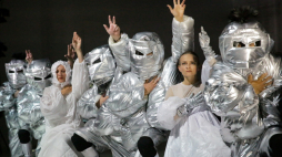 Olsztyn, 12.09.2025 r. Próba medialna przed premierą spektaklu „Krzyżacy” w reżyserii Jana Klaty na Dużej Scenie Teatru im. Stefana Jaracza w Olsztynie. Fot. PAP/Tomasz Waszczuk
