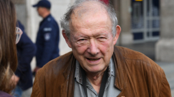 Warszawa, 4.06.2026 r. Redaktor naczelny "Gazety Wyborczej" Adam Michnik podczas Toastu za Wolność, 4 bm. na Placu Konstytucji w Warszawie, w ramach obchodów Święta Wolności zorganizowanych przez Inicjatywę 30. Rok Wolności. Fot. PAP/Radek Pietruszka