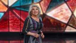 Krystyna Prońko podczas koncertu "Autobiografia. Jubileusz Bogdana Olewicza" w trzecim dniu 63. Krajowego Festiwalu Polskiej Piosenki w Opolu. Fot. PAP/Krzysztof Świderski