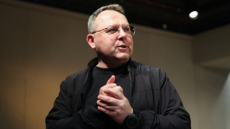 Artur Tyszkiewicz, reżyser Teatru Ateneum w Warszawie odznaczony Medalem „Zasłużony Kulturze Gloria Artis”. Fot. PAP/Albert Zawada