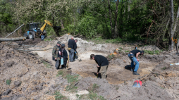 Prace poszukiwawcze na terenie Woli Ostrowieckiej na Wołyniu, 22.04.2026. Fot. PAP/Vladyslav Musiienko