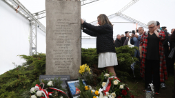 Jedwabne, 10.07.2026. Pomnik upamiętniający Żydów zamordowanych 10 lipca 1941 w Jedwabnem, 10 bm. Przy pomniku trwają obchody upamiętniające 85. rocznicę zbrodni. (sko) PAP/Artur Reszko
