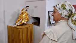 Wystawa jubileuszowa pt. "Archiwum codzienności – historie zapisane w przedmiotach" w Parku Etnograficznym w Tokarni. Fot. PAP/Piotr Polak/