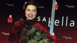 Aktorka, Isabella Rossellini znana m.in. z filmów "Dzikość serca" czy "Blue Velvet" podczas wizyty w Polsce, 2002 r. Fot. PAP Jacek Turczyk