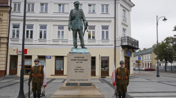 Pomnik Marszałka Józefa Piłsudskiego w Suwałkach. Fot. PAP/Artur Reszko