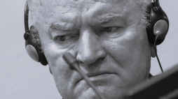 Ratko Mladić podczas procesu w Hadze w 2021 r. Fot. Peter Dejong (PAP/EPA)