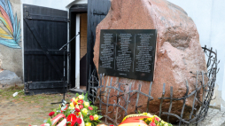 Kuźnia Romów na terenie Zigeunerlager w dawnym Litzmannstadt Ghetto. Fot. PAP/Marian Zubrzycki 