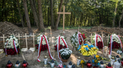 Cmentarz w Puźnikach, na którym spoczywają szczątki ofiar zbrodni wołyńskiej odnalezione podczas prac ekshumacyjnych. Fot. PAP/Vladyslav Musiienko