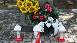 Pomnik ofiar UPA na cmentarzu w Ostrówkach w obwodzie wołyńskim. Fot. PAP/Wojtek Jargiło