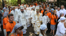 Arcybiskup lubelski i chełmski Abel (C-L), ordynariusz diecezji białostocko-gdańskiej arcybiskup Jakub (C-P), arcybiskup przemyski i gorlicki Paisjusz (C-2L) i biskup bielski Grzegorz (C-2P) podczas obchodów Święta Przemienienia Pańskiego w prawosławnym sanktuarium na Świętej Górze Grabarce. Fot. PAP/Artur Reszko