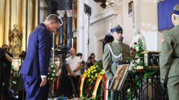 Prezydent Warszawy Rafał Trzaskowski podczas uroczystości pogrzebowych Wandy Traczyk-Stawskiej. Fot. PAP/Leszek Szymański