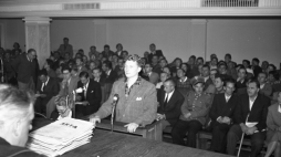 Poznań 5.10.1956. Sąd Wojewódzki. Jeden z procesów pokazowych po wydarzeniach czerwcowych w Poznaniu (poznański czerwiec). Fot. PAP/Wojciech Kondracki