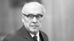 Pianista, kompozytor Jerzy Żurawlew, 1964 r. Fot. PAP/CAF/Stanisław Czarnogórski