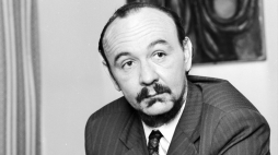 Warszawa 07.1973. Stanisław Grochowiak, poeta, dramatopisarz i publicysta. Fot. PAP/CAF Marian Sokołowski