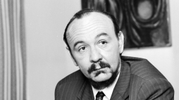 Stanisław Grochowiak, poeta, dramatopisarz i publicysta. Fot. PAP/CAF - Marian Sokołowski