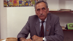 Warszawa 08.1989. Redaktor naczelny Tygodnika Solidarność Tadeusz Mazowiecki w siedzibie redakcji przy ulicy Kościelnej na Nowym Mieście. Fot. PAP/Jan Bogacz Ireneusz Sobieszczuk