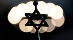 Gwiazda Dawida widoczna wewnątrz synagogi w Halle (Halle an der Saale) w Niemczech, 27 września 2020 r. Przygotowania do obchodów Jom Kippur w 2020 roku – najważniejszego święta w judaizmie. Fot. EPA/FILIP SINGER Dostawca: PAP/EPA