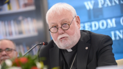 Sekretarz ds. kontaktów z państwami i organizacjami międzynarodowymi w sekretariacie stanu stolicy apostolskiej abp Paul Gallagher. Fot. PAP/Marcin Obara