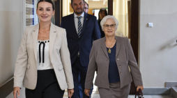 Danuta Wałęsa, Lech Parell i wojewoda pomorska Beata Rutkiewicz. Fot. PAP/Adam Warżawa