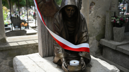 Lublin, 19.09.2026. Uroczystość odsłonięcia pomnika, upamiętnienia Ofiar Zbrodni Wołyńskiej oraz złożenia urny z ziemią z Ostrówka i Woli Ostrowieckiej na Cmentarzu Komunalnym w Lublinie. Fot. PAP/Wojtek Jargiło