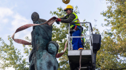 Rzeszów, 23.09.2026. Demontaż pomnika Wdzięczności Armii Radzieckiej na Placu Ofiar Getta w Rzeszowie. Fot. PAP/Jakub Sikora