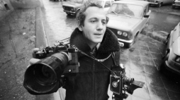 Warszawa, styczeń 1981 r. Fotoreporter Centralnej Agencji Fotograficznej (CAF) Teodor Walczak. Fot. PAP/Teodor Walczak